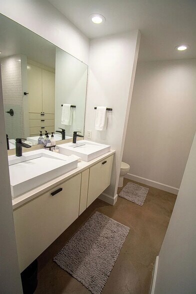 Building Photo - 5560 Kalispell St