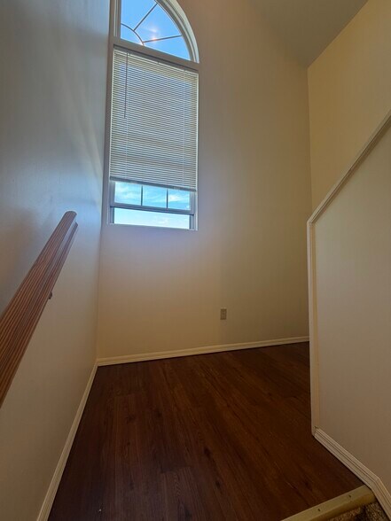 Building Photo - 304 N Wellwood Ave