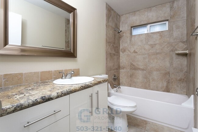 Building Photo - Charming two Bedroom in Mt. Tabor