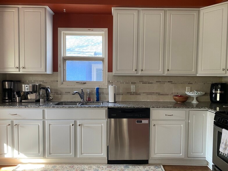 Building Photo - 3318 Tyler St NE