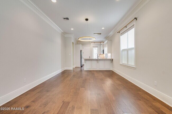 Building Photo - 405 S Montauban Dr
