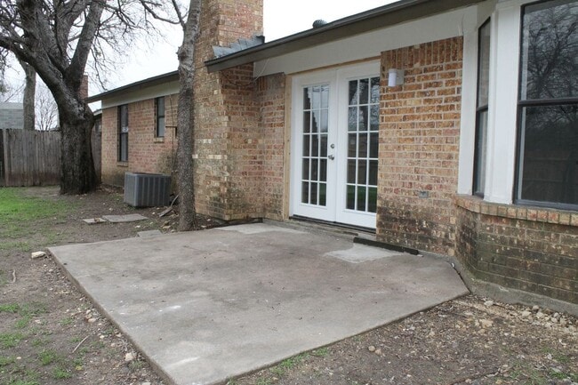 Building Photo - 6409 Macarthur Dr