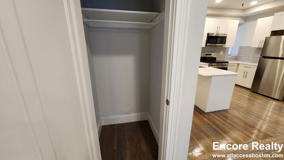 Building Photo - 11 Peterborough St