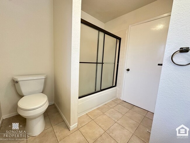 Building Photo - Charming 2 Bedroom Townhouse – Prime Location, Available Now!