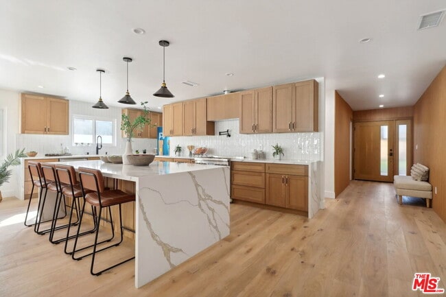 Building Photo - 4656 Greenbush Ave