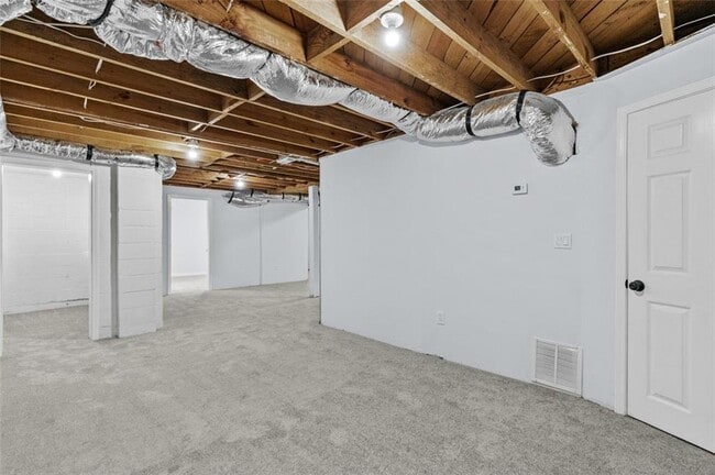 Building Photo - 2241 Glendale Dr
