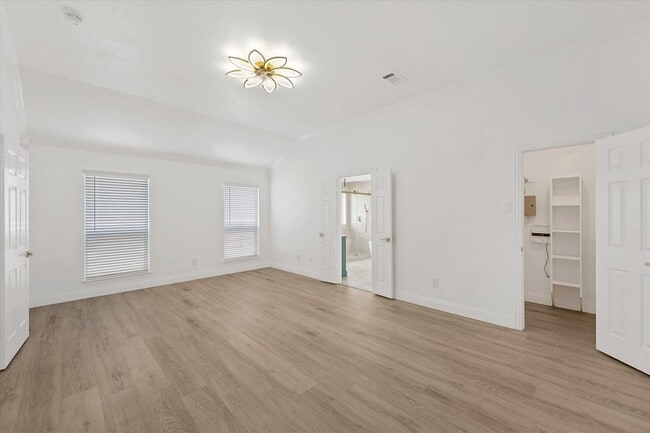 Building Photo - 322 Hillcroft Dr