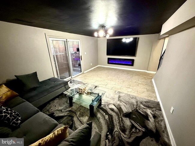 Building Photo - 819 Carrington Ave