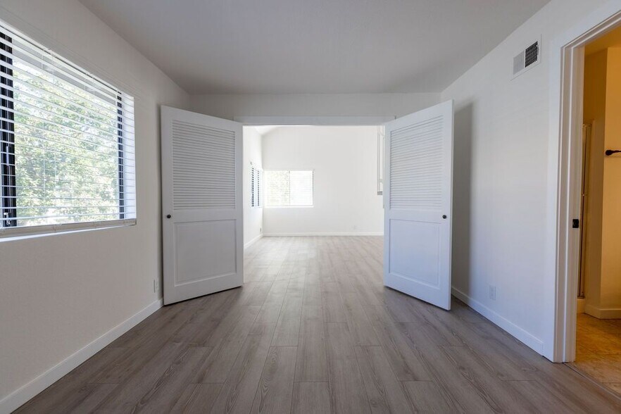 Building Photo - 47 Clover Ln