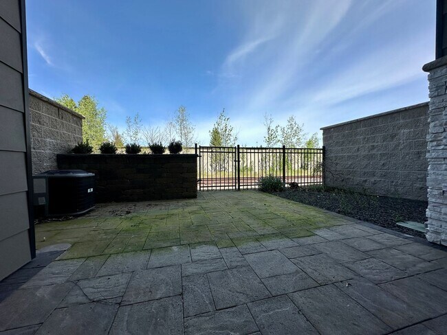 Building Photo - 4757 Kona Dr
