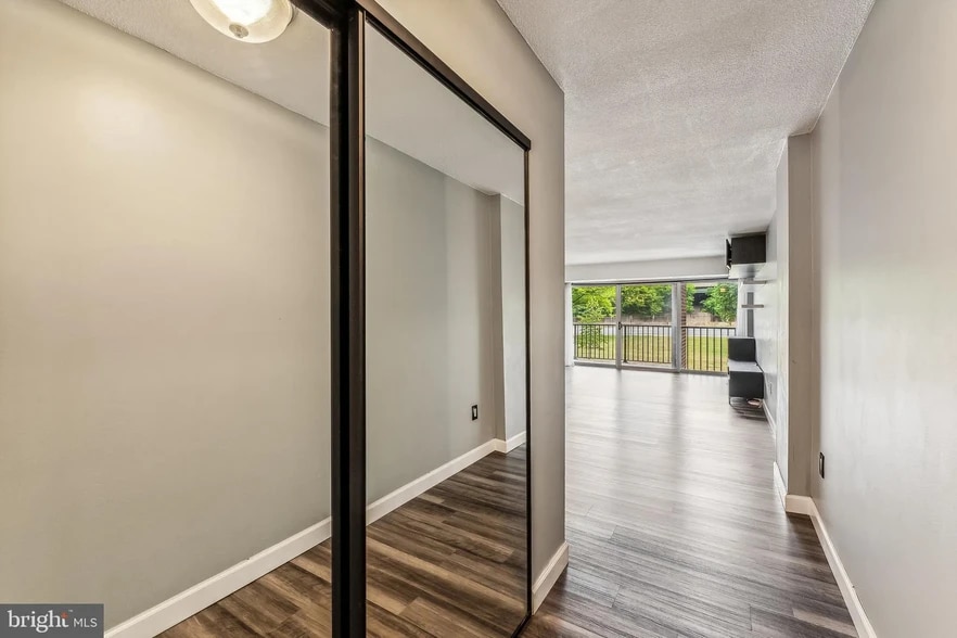 Building Photo - 1300 Army Navy Dr