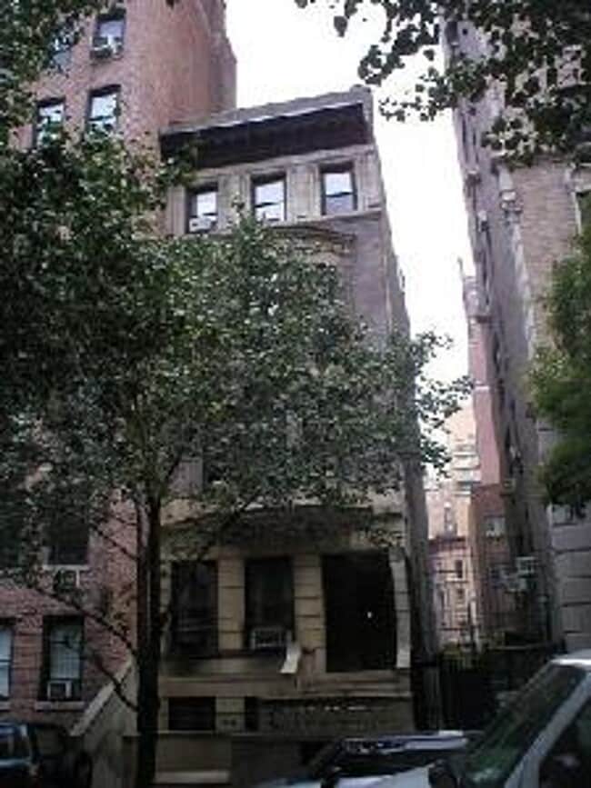 Building Photo - 9 W 69th St