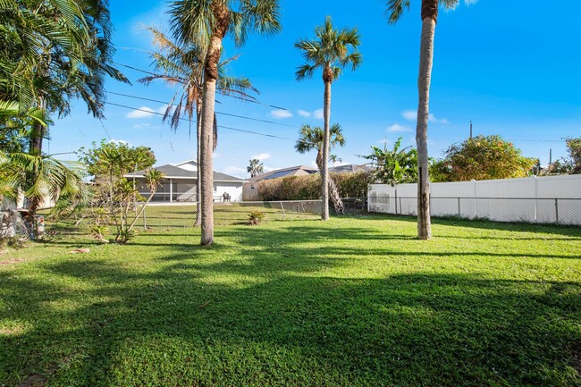 Building Photo - ANNUAL RENTAL - 2 BED / 2 BATH ATTACHED GA...