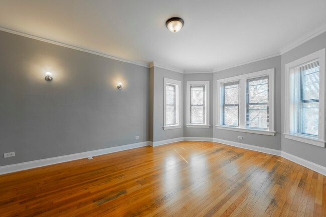 Building Photo - 2056 W Arthur Ave
