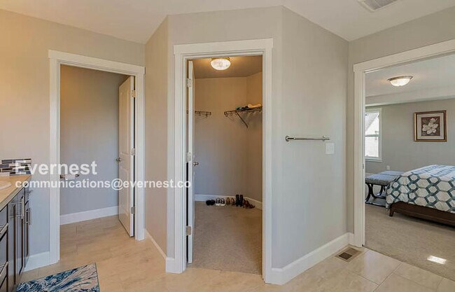 Building Photo - 5 Bed, 4 Bath / Section 8 Accepted / Available now!