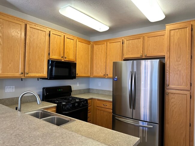 Kitchen with appliances included - 1715 Paseo Aurora