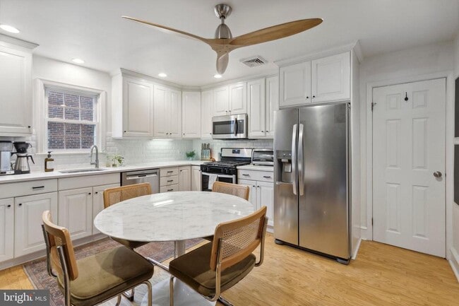 Building Photo - 1420 Lawndale Ave