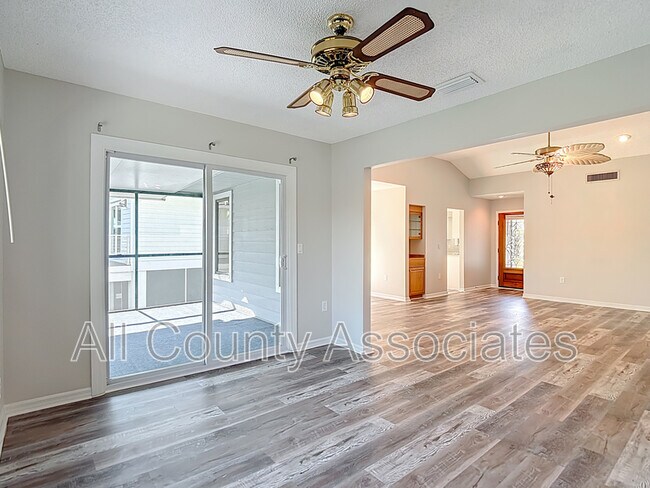 Building Photo - 1007 S Pointe Alexis Dr