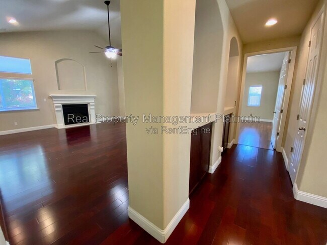 Building Photo - 8616 N Garden Ave