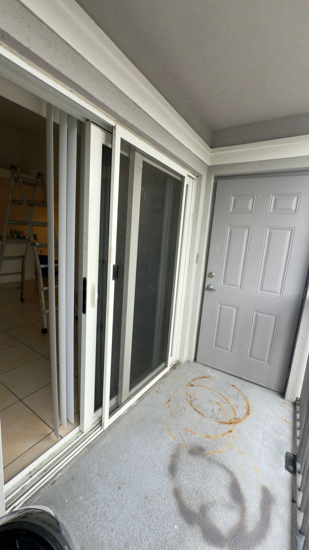 Building Photo - Beautiful 3-bedroom, 2-bath condo in Vista Trace