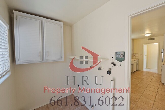 Building Photo - SW Bakersfield 3 bed/2bath