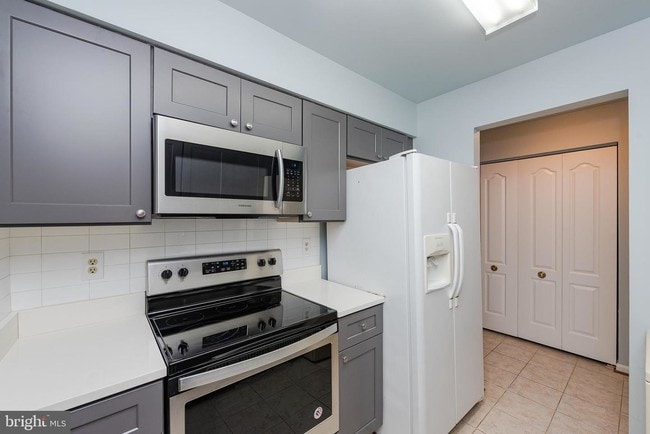 Building Photo - 8352 Montgomery Run Rd