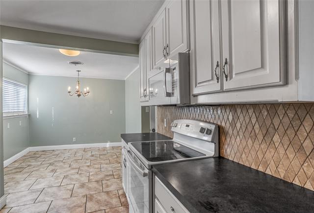 Building Photo - 3558 South Dr