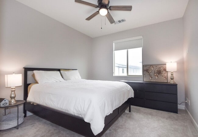 Building Photo - 1812 Mint Ter