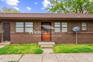 Building Photo - Large 2 bedroom 2 bath duplex