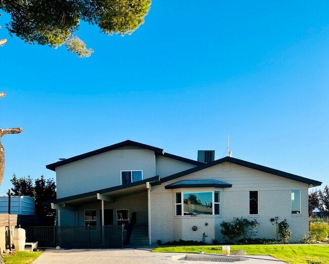 Building Photo - 6407 Los Altos Dr