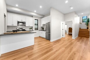 Building Photo - 2430 E 7th St