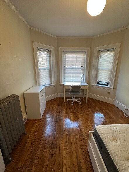 Building Photo - 54 Babcock St