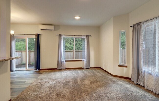 Building Photo - 3 Bedroom + Office Loft Granite Falls Home