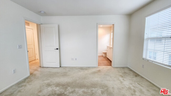 Building Photo - 835 Orchid Way