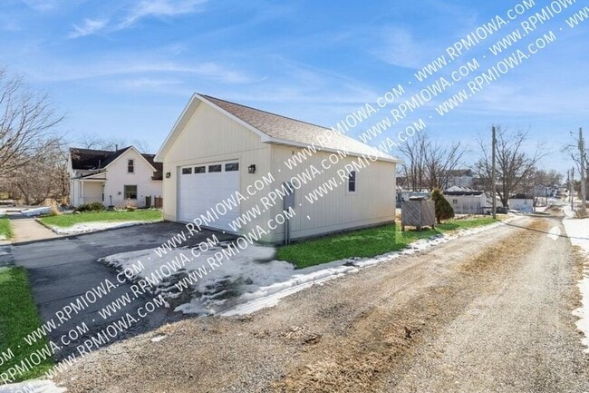 Building Photo - 217 N Vine St