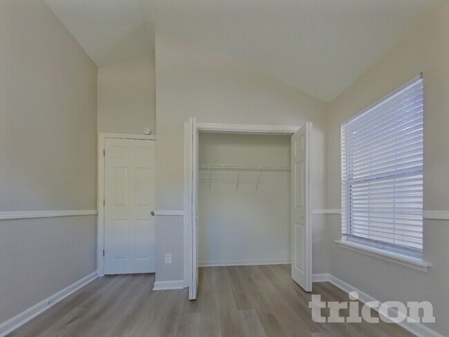 Building Photo - 911 Bentley Dr