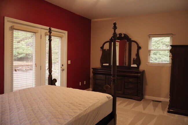 Building Photo - Expansive Mostly-Furnished Residence featuring 3 Bedrooms, a Completed Basement, and a Loft Space