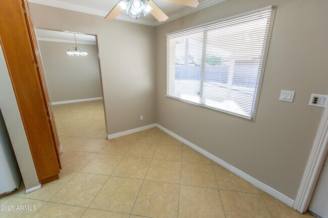 Building Photo - 704 E La Jolla Dr