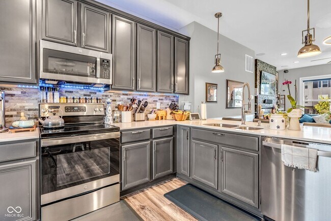 Building Photo - 315 Steeples Blvd