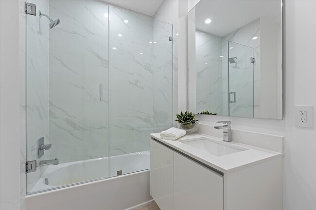 Building Photo - 700 NE 24th St