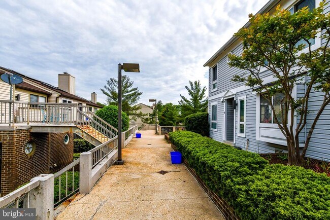 Building Photo - 49 Hawthorne Ct NE