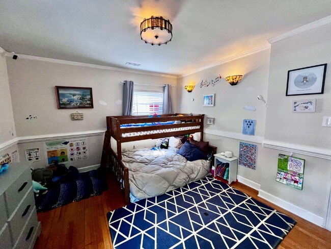 Building Photo - Love Where You Live in Lake Shores!