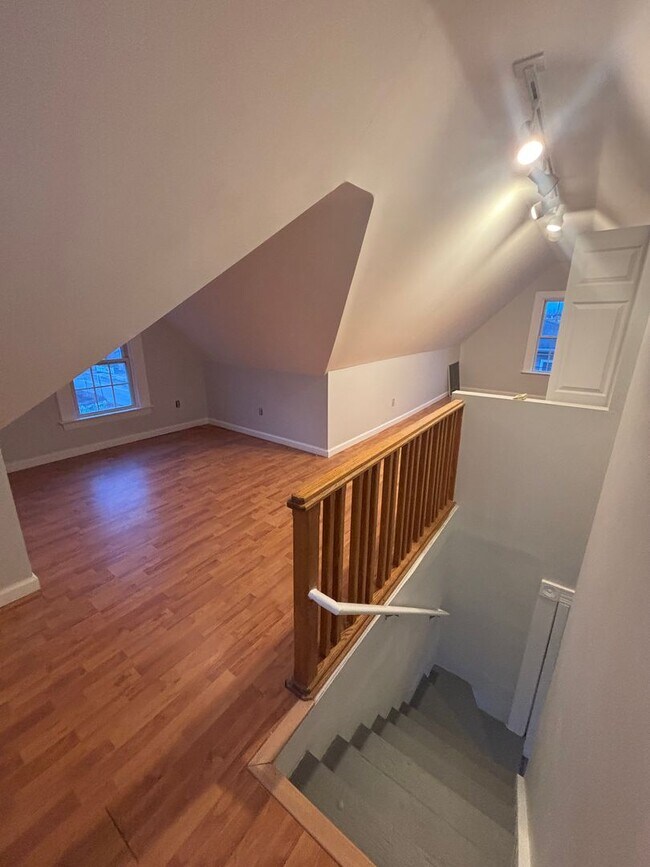 Building Photo - 318 Front St