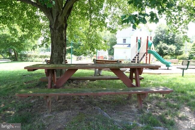 Building Photo - 710 Country Village Dr