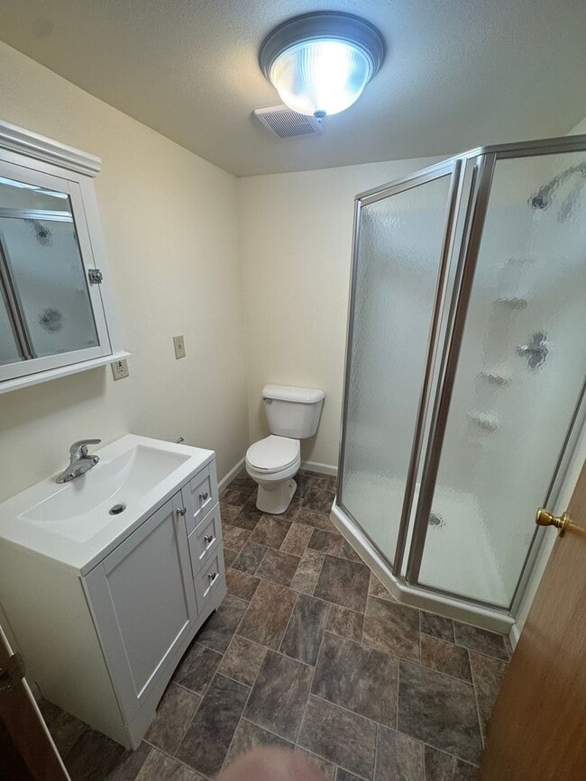 Building Photo - 3-Bedroom Home in Akron