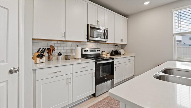 Building Photo - 5291 Meredrew Ln
