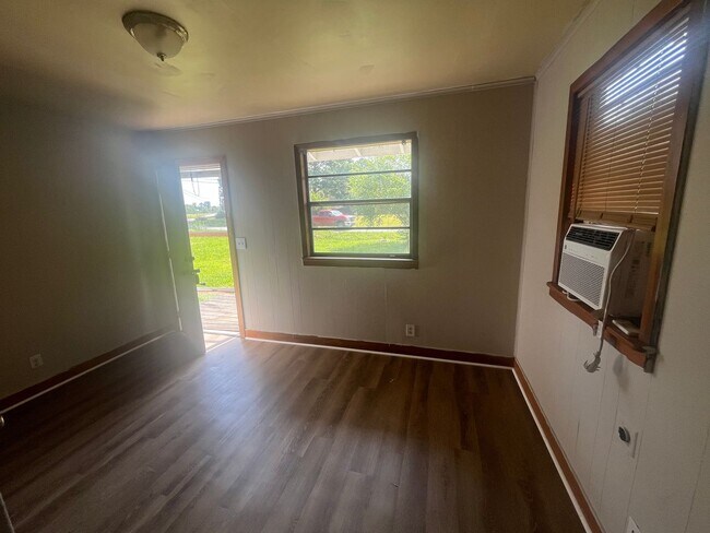 Building Photo - 2 br home in Ward