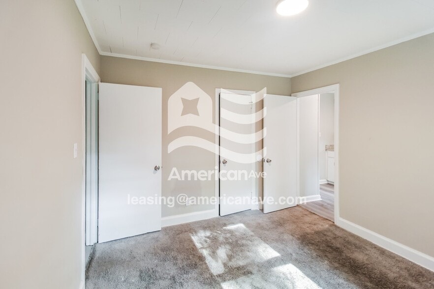 Building Photo - 136 Evergreen St