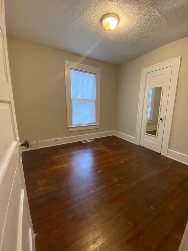 Building Photo - Perfect home with 2 kitchens at NCSU