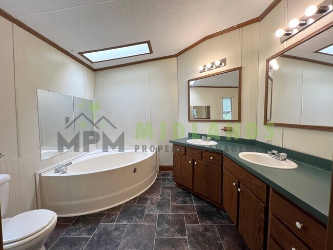 Building Photo - 575 Forts Pond Rd